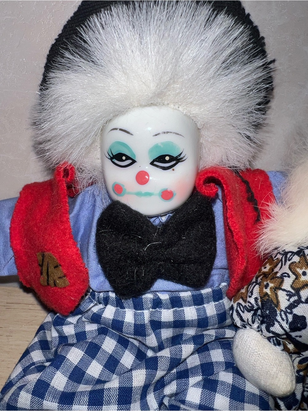 Vintage Classic Treasures Porcelain Face Clown Dolls 1980s/90s – Pair - Picture 3 of 4